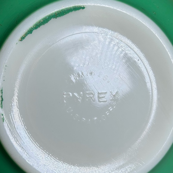 Green PYREX Mixing Bowl “US PAT OFF” - Picture 9 of 13